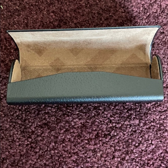 🏇🏼 Burberry Glasses Case 🏇🏼 - Picture 3 of 5